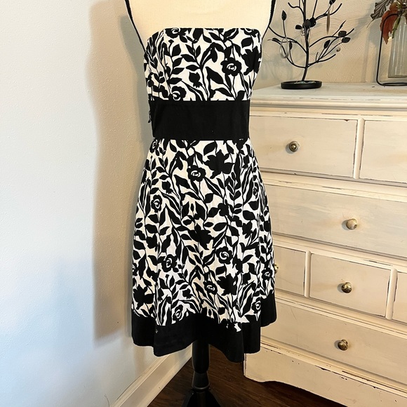 Strapless a-line dress - Picture 2 of 2